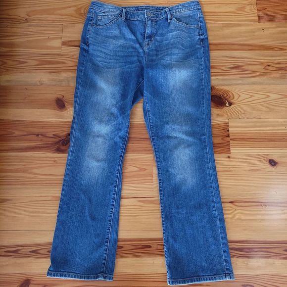 MOSSIMO Mid-Rise Curvy Bootcut Jeans Size 12 Short - Picture 1 of 5